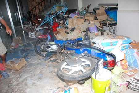 Chủ nhà ăn chặn 57 triệu, thanh niên điên cuồng đập phá nhà