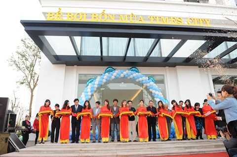 Khai trương cụm bể bơi trong nhà lớn nhất Việt Nam