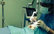 Bi hài chuyện chân dài cuồng 'dao kéo' ở showbiz Việt