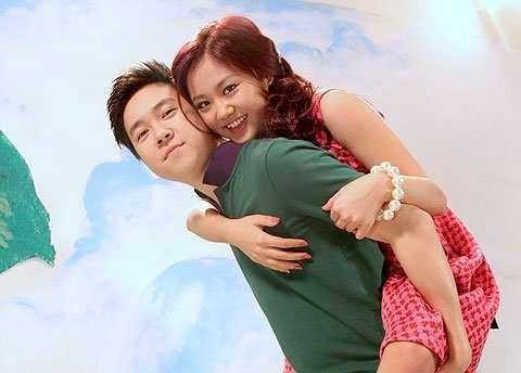 Văn Mai Hương hát tình ca với Lê Hiếu trên sân khấu