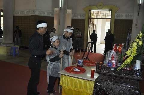 Đẫm nước mắt đám tang không thi thể nạn nhân Cát Tường