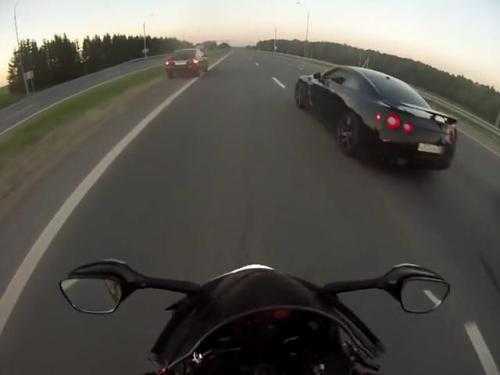 Kinh hoàng đua môtô 310km/h trên đường cao tốc