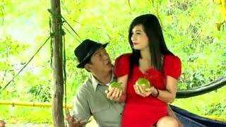 Xem Cẩm Ly diện váy cũn cỡn, hầu bia trai lạ