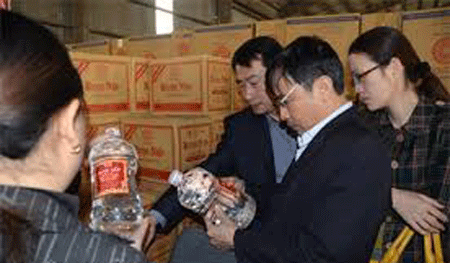 Clip: Kiểm tra 5 lần không phát hiện độc tố trong rượu nếp 29 Hà Nội