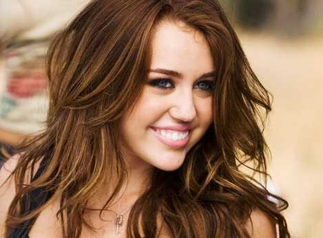 Miley Cyrus gây chấn động nhất năm 2013