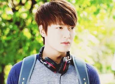 Xem trai Hàn trang điểm thành Kim Tan trong nháy mắt