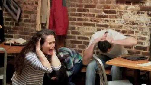 Cô gái có năng lực siêu nhân khiến cả quán cafe khiếp vía