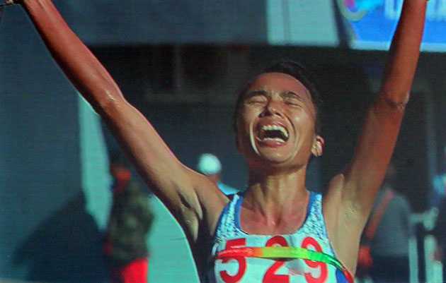 Bí ẩn về cô gái Việt chạy marathon bằng chân trần