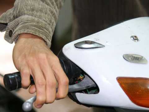 Xe máy ‘bị cóng’ vì trời lạnh, xử lý thế nào?