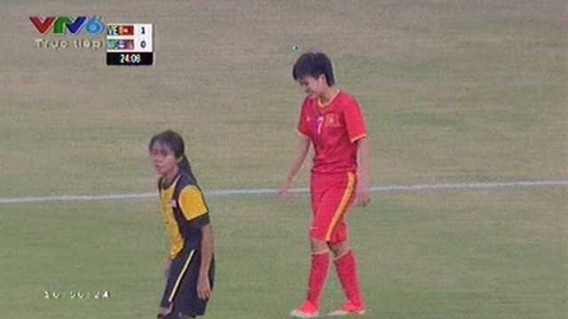 Clip: Nguyễn Thị Xuyến dứt điểm đi chệch khung thành