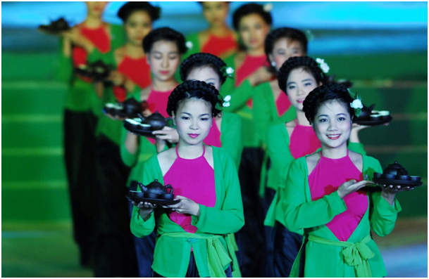 Những ngày cuối năm, nhấp chén trà tâm giao