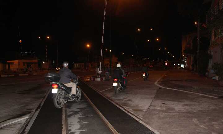 Tai nạn đường sắt, cô gái trẻ nguy kịch