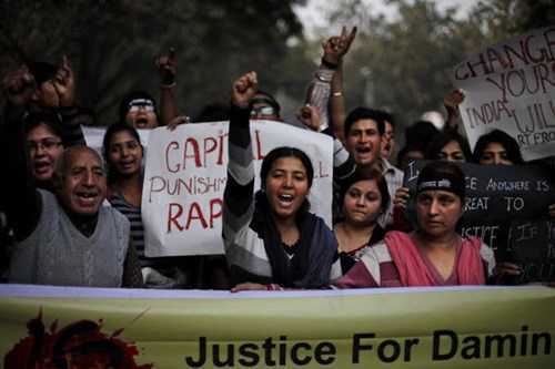 5 cảnh sát Ấn Độ cưỡng hiếp tập thể nữ sinh