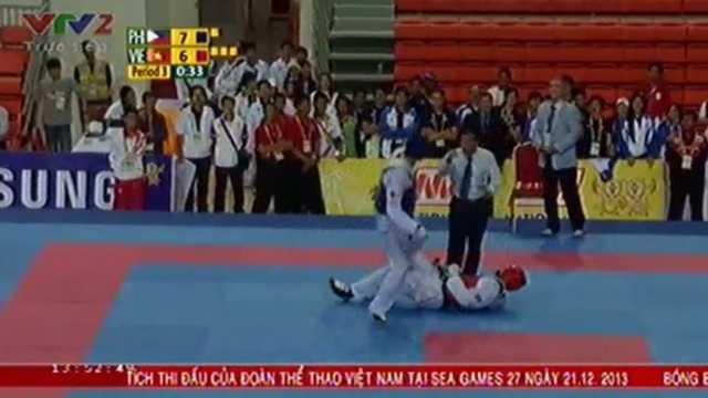 Clip: Võ sĩ Đinh Quang Đức tuột mất tấm HCV đáng tiếc