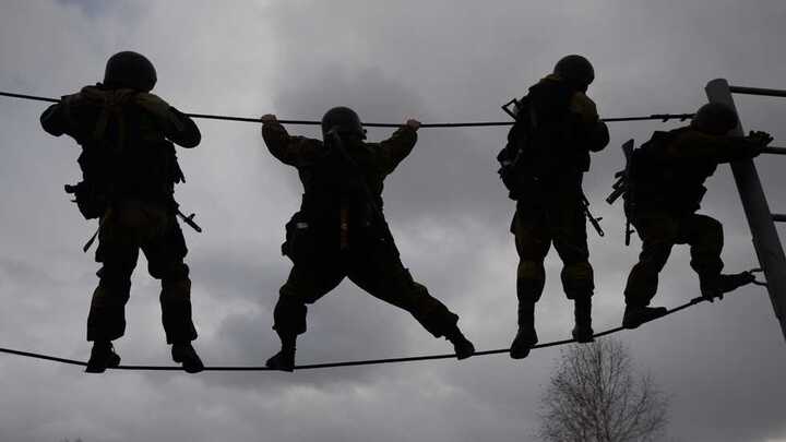 Video: Đặc nhiệm bắn tỉa Nga học tác chiến mùa đông