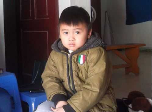 Cô giáo mầm non bỏ đói, đánh bé 4 tuổi đến bò lê?