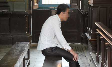 Mẹ nhường giường cho con trai 'yêu' gái mới lớn