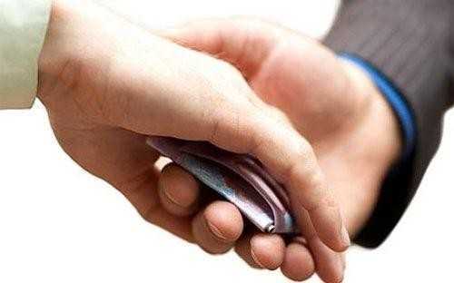 Để xảy ra tham nhũng, cách chức người đứng đầu