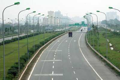 Sắp thông xe 24 km đường cao tốc Nội Bài - Lào Cai