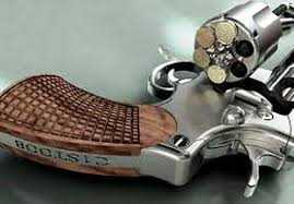 Xách súng dằn mặt bạn chat trên facebook