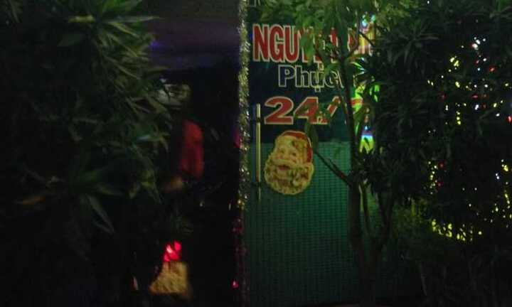 Nhà nghỉ 'chém đẹp' đêm Noel