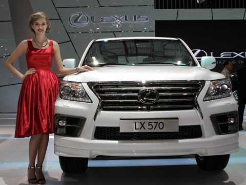 Về Việt Nam, loạt xe sang Lexus chốt giá bao nhiêu?