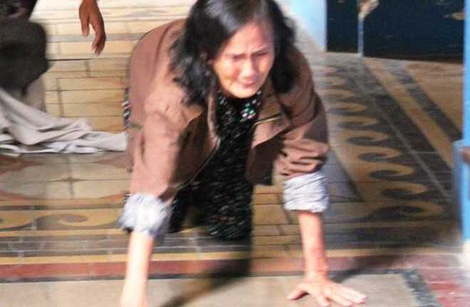 Clip: Mẹ tướng cướp SH khóc ngất khi con lãnh án tử hình