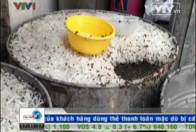 'Đột nhập' cơ sở làm mứt Tết bẩn đến rùng mình