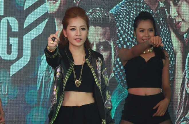 Chi Pu khoe eo thon, vũ đạo mê hoặc