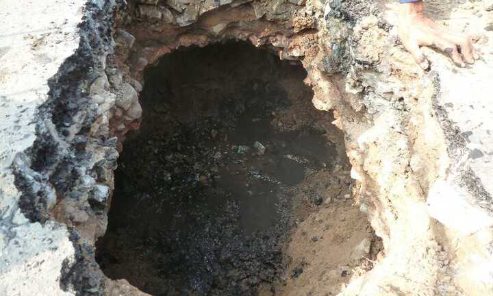 Hố tử thần chực 'nuốt người' giữa ngã ba