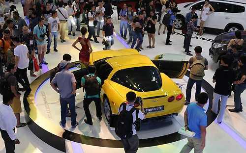 Thị trường ôtô Việt 2013: Vui trước bạ, lo lắp ráp