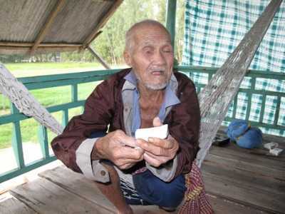 Ông lão ăn xin, bốn tên cướp và 25 cây vàng