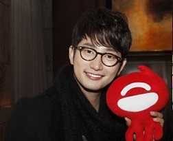 Park Shi Hoo tái xuất sau scandal cưỡng dâm gái trẻ