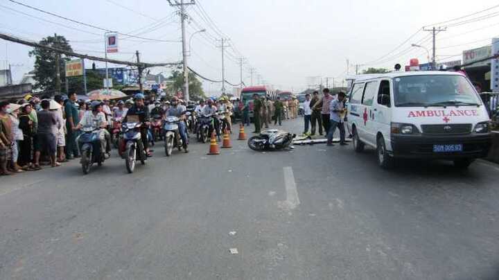 Điều tra vụ cô gái ngã ra đường bị xe khách cán chết