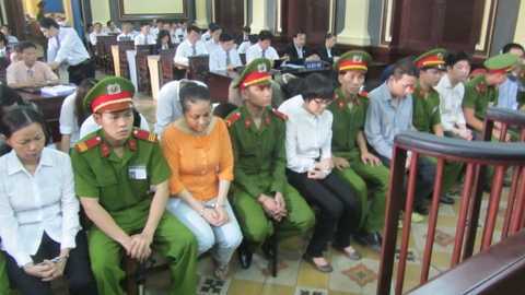 Nể nang uy tín của 'siêu lừa', nhiều bị cáo phạm tội