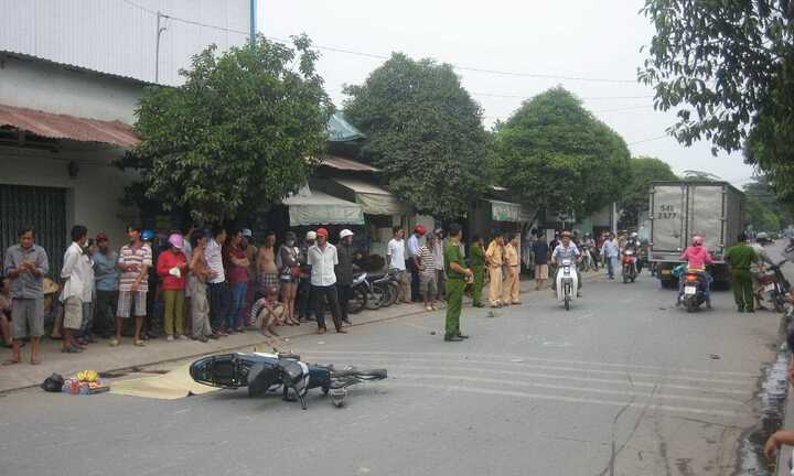 Tên cướp chết ngay sau khi giật dây chuyền