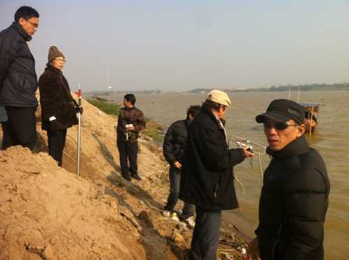 Vụ Cát Tường: Máy bức xạ quay tít trong bụng xà lan