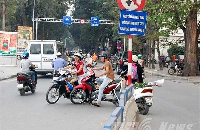 Có tiền, có tri thức vẫn 'vô văn hóa'