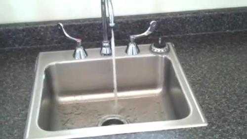 Clip vòi nước hóa băng ở Mỹ