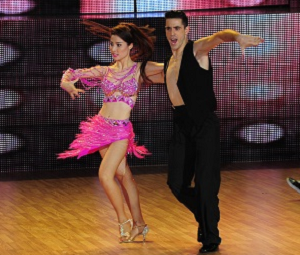 Bước nhảy hoàn vũ: 'Cháy hết mình' với vũ điệu Latin