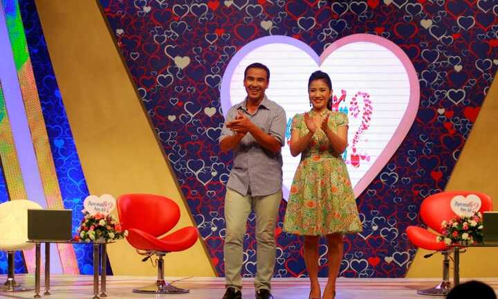Quyền Linh phát hoảng nghe tin con trai yêu 'bằng chân'