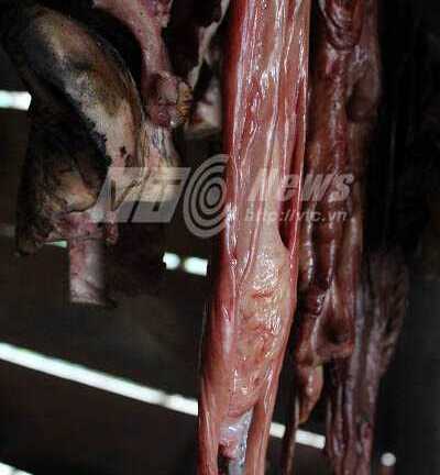 Hãi hùng món thịt thối có dòi ở Sơn La