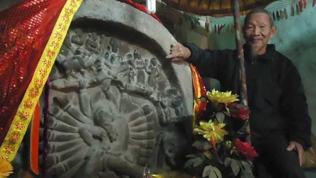 Ly kỳ chuyện phiến đá được vua phong hiệu 'phu nhân'