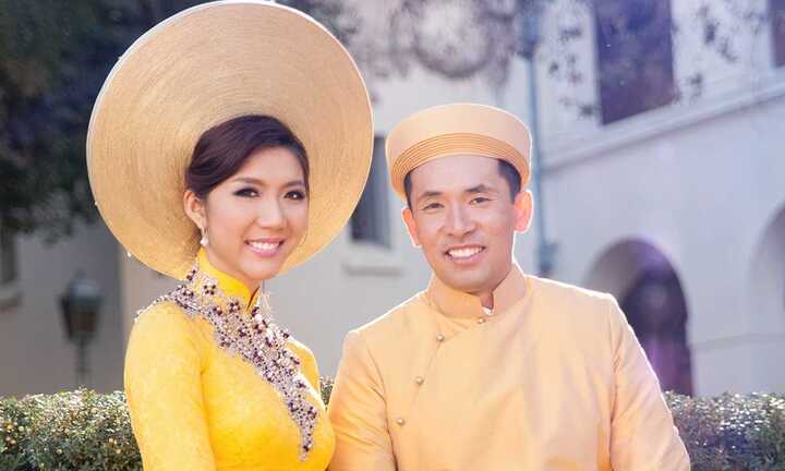 Ngọc Quyên chọn áo dài truyền thống chụp ảnh cưới