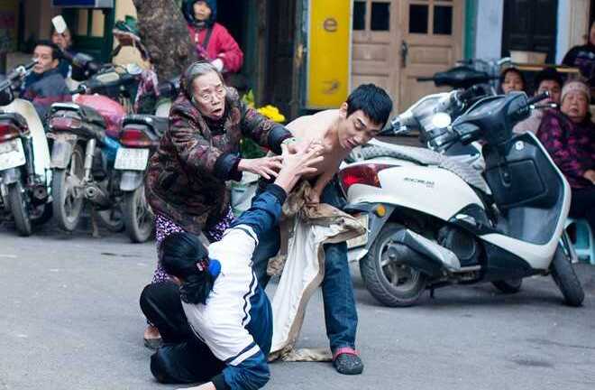 Nghịch tử truy sát mẹ giữa phố: Cộng đồng tột cùng căm phẫn