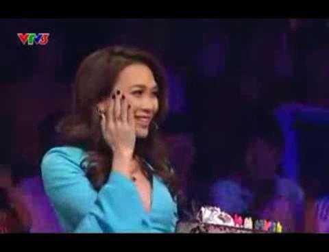 Clip: Bất ngờ được chúc sinh nhật, Mỹ Tâm bật khóc