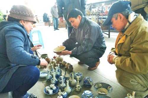 Cuối năm, chợ đồ cổ Hà thành tấp nập người mua kẻ bán