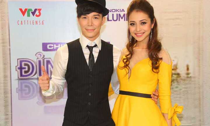 Jennifer Phạm váy xẻ, khéo khoe vòng một hút mắt