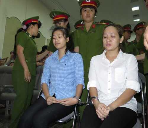 Hầu toà, bảo mẫu bạo hành trẻ không hề ăn năn?