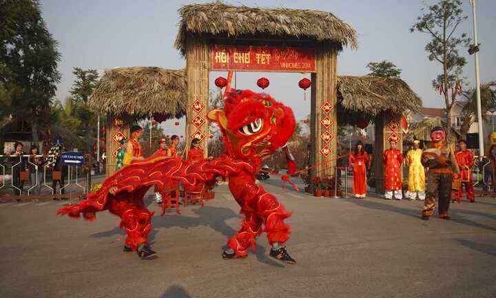 Du xuân đón Tết tại Vinhomes Riverside